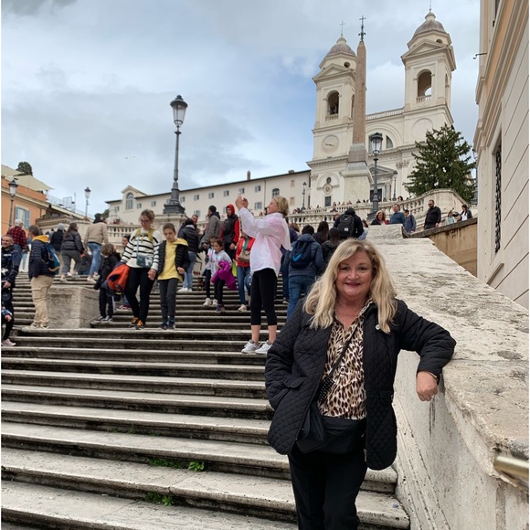 Meet your Posher, Suzie - Picture 1 of 16